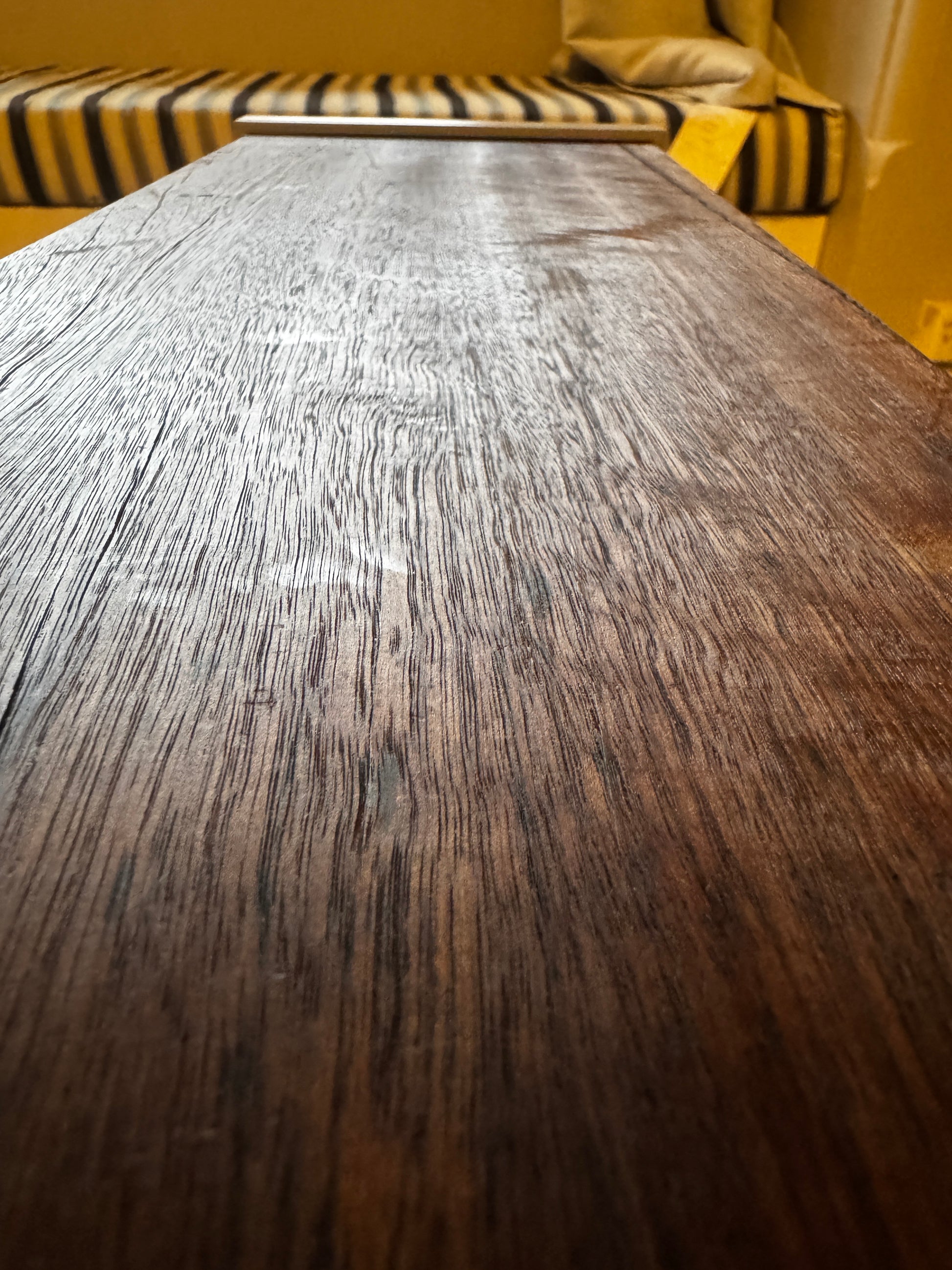 Black Butt Wood Grain Image 1